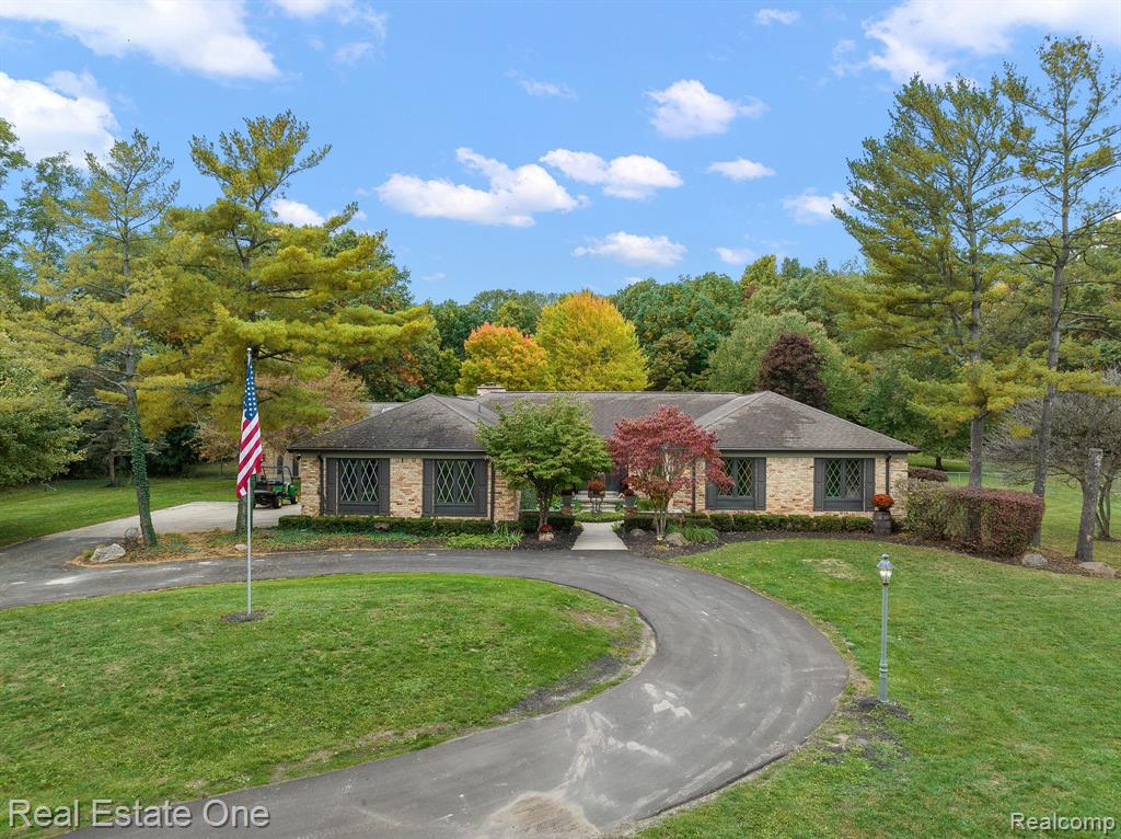 3700 Collins Road Oakland, MI 48363 - Photo 4 of 44
