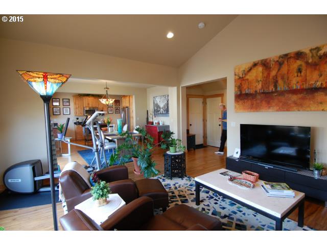 1015 Redtail Loop Hood River, OR 97031 - Photo 7 of 16 Gallery Image 7