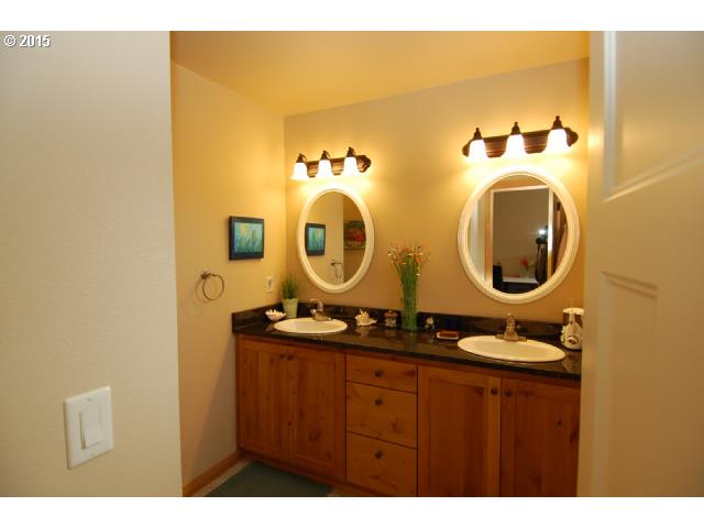 1015 Redtail Loop Hood River, OR 97031 - Photo 9 of 16 Gallery Image 9