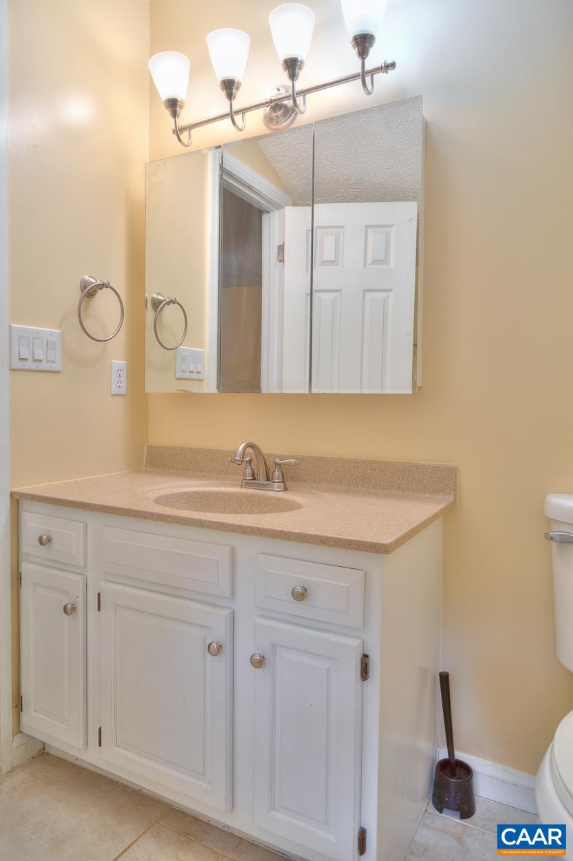 7 Stonewall Road Palmyra, VA 22963 - Photo 27 of 55 a bathroom with a sink and a mirror