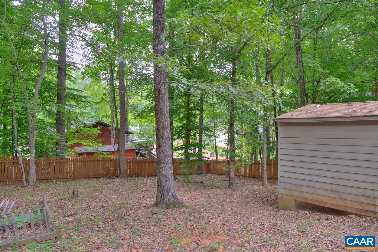 7 Stonewall Road Palmyra, VA 22963 - Photo 39 of 55 a view of a backyard with large tree and wooden fence