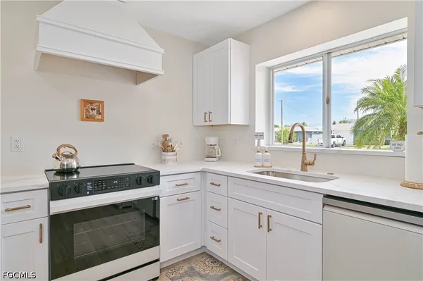 $4,000 | 4520 Southeast 9th Avenue, Cape Coral, FL 33904