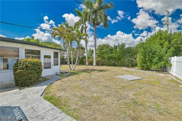 $4,000 | 4520 Southeast 9th Avenue, Cape Coral, FL 33904