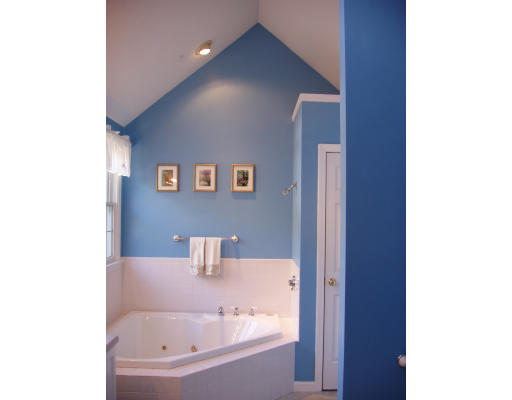 3 Howland Road Berkley, MA 02779 - Photo 8 of 12 Gallery Image 8