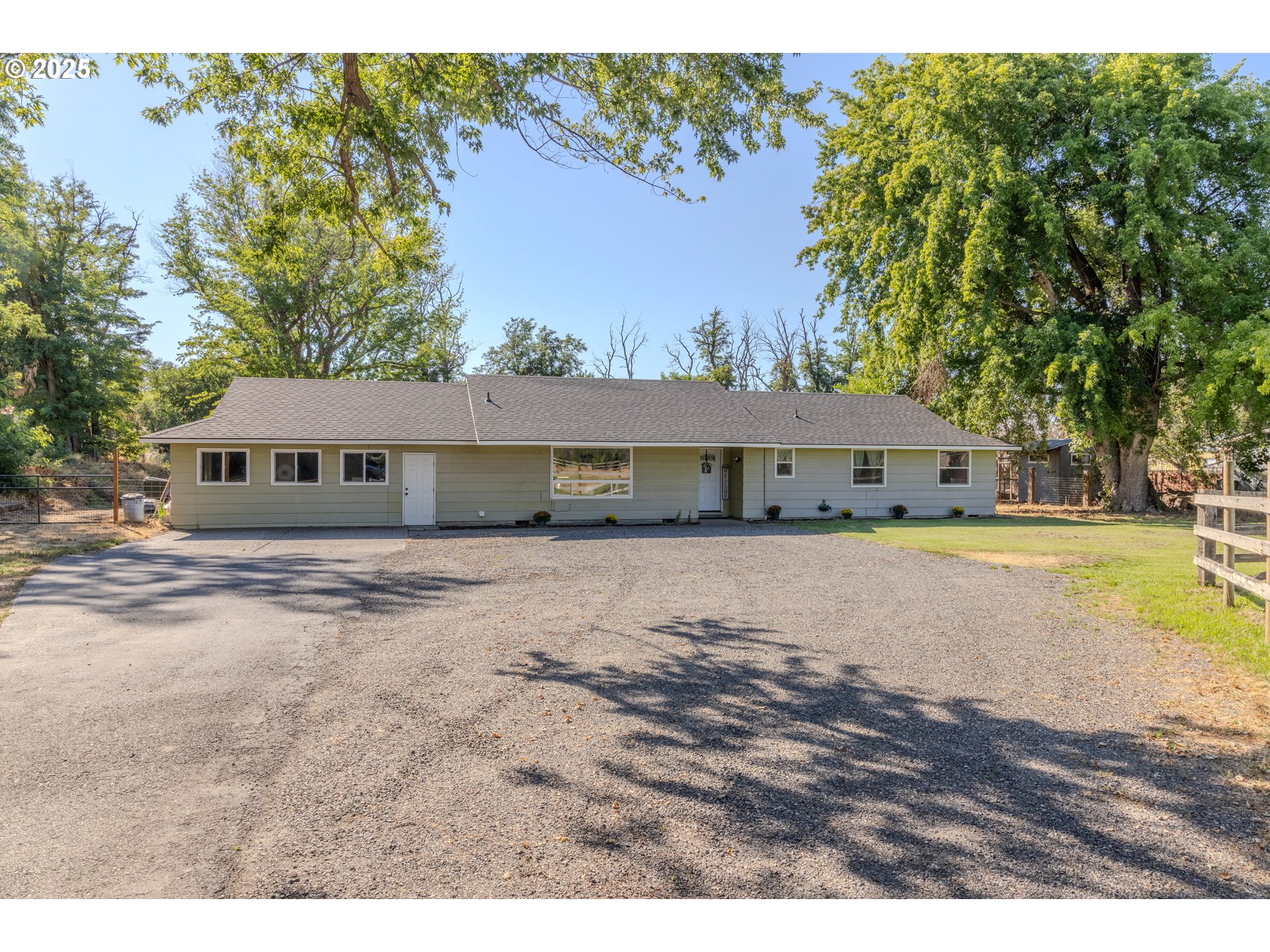 80262 South Edwards Road Hermiston, OR 97838 - Photo 1 of 38