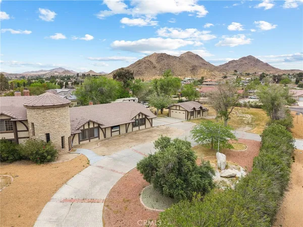 $699,000 | 19702 Yanan Road, Apple Valley, CA 92307
