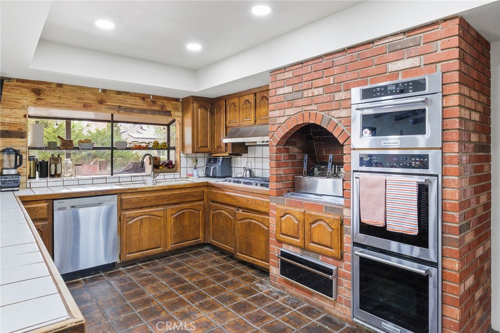 19702 Yanan Road Apple Valley, CA 92307 - Photo 11 of 48