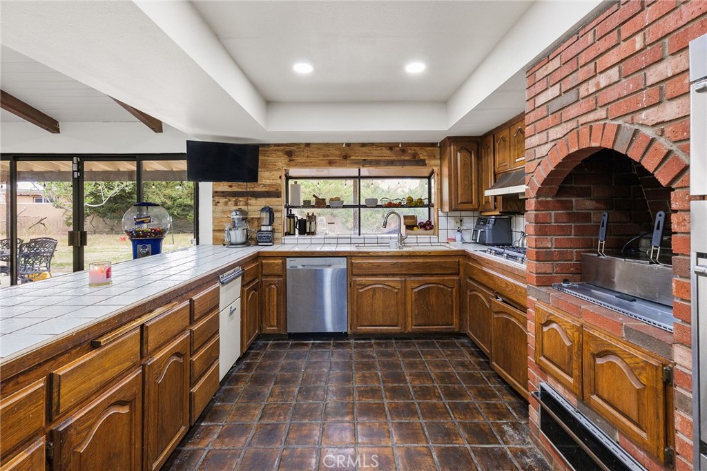 19702 Yanan Road Apple Valley, CA 92307 - Photo 13 of 48