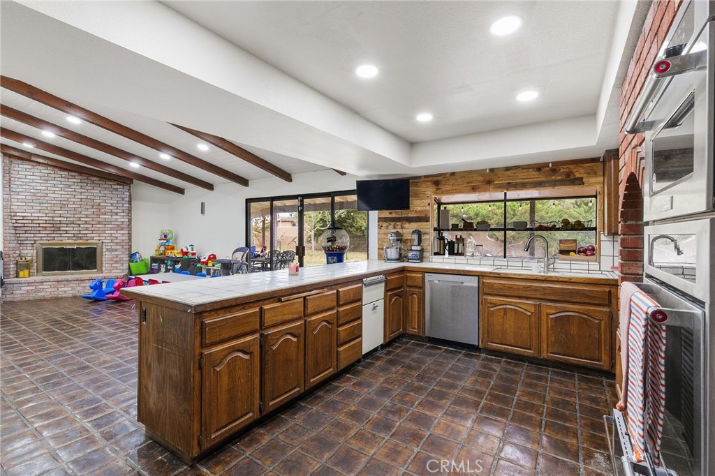 19702 Yanan Road Apple Valley, CA 92307 - Photo 14 of 48