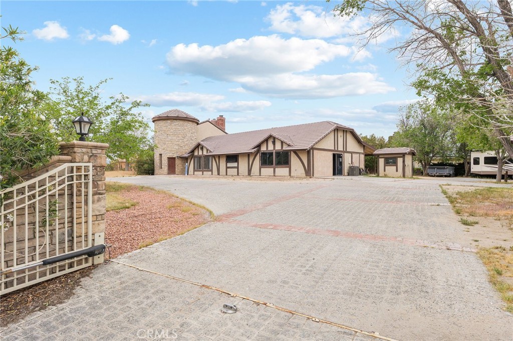 19702 Yanan Road Apple Valley, CA 92307 - Photo 5 of 48