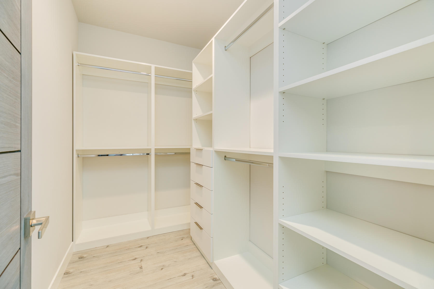 630 Skyline Road Ventura, CA 93003 - Photo 27 of 49 630 Skyline Road-028-030-Closet-MLS_Size