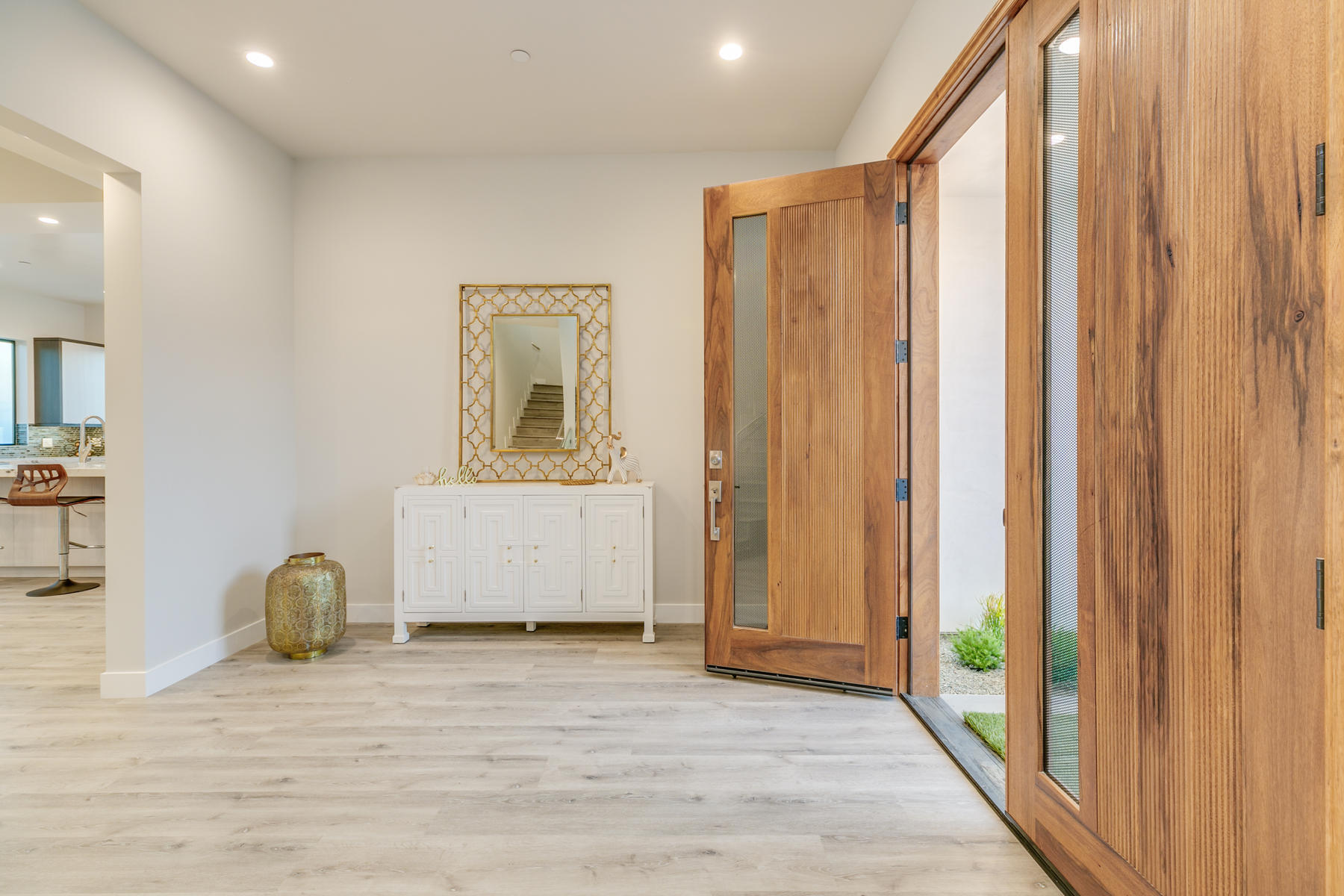 630 Skyline Road Ventura, CA 93003 - Photo 7 of 49 630 Skyline Road-008-009-Entryway-MLS_Si