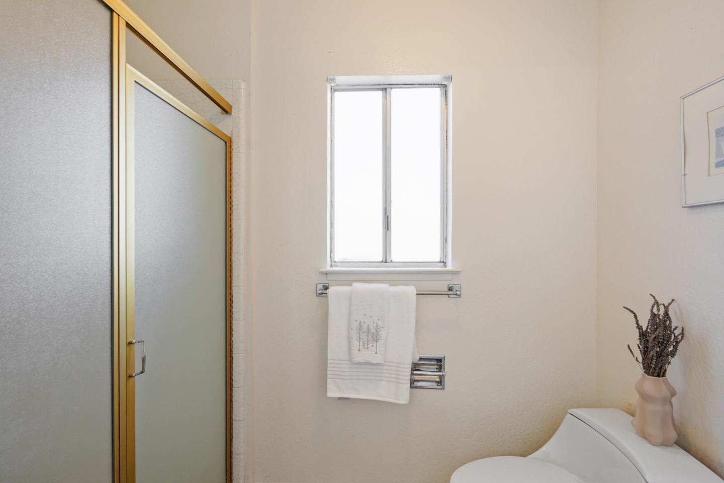 4015 Marsten Avenue Belmont, CA 94002 - Photo 26 of 53 a bathroom with a toilet sink and tub