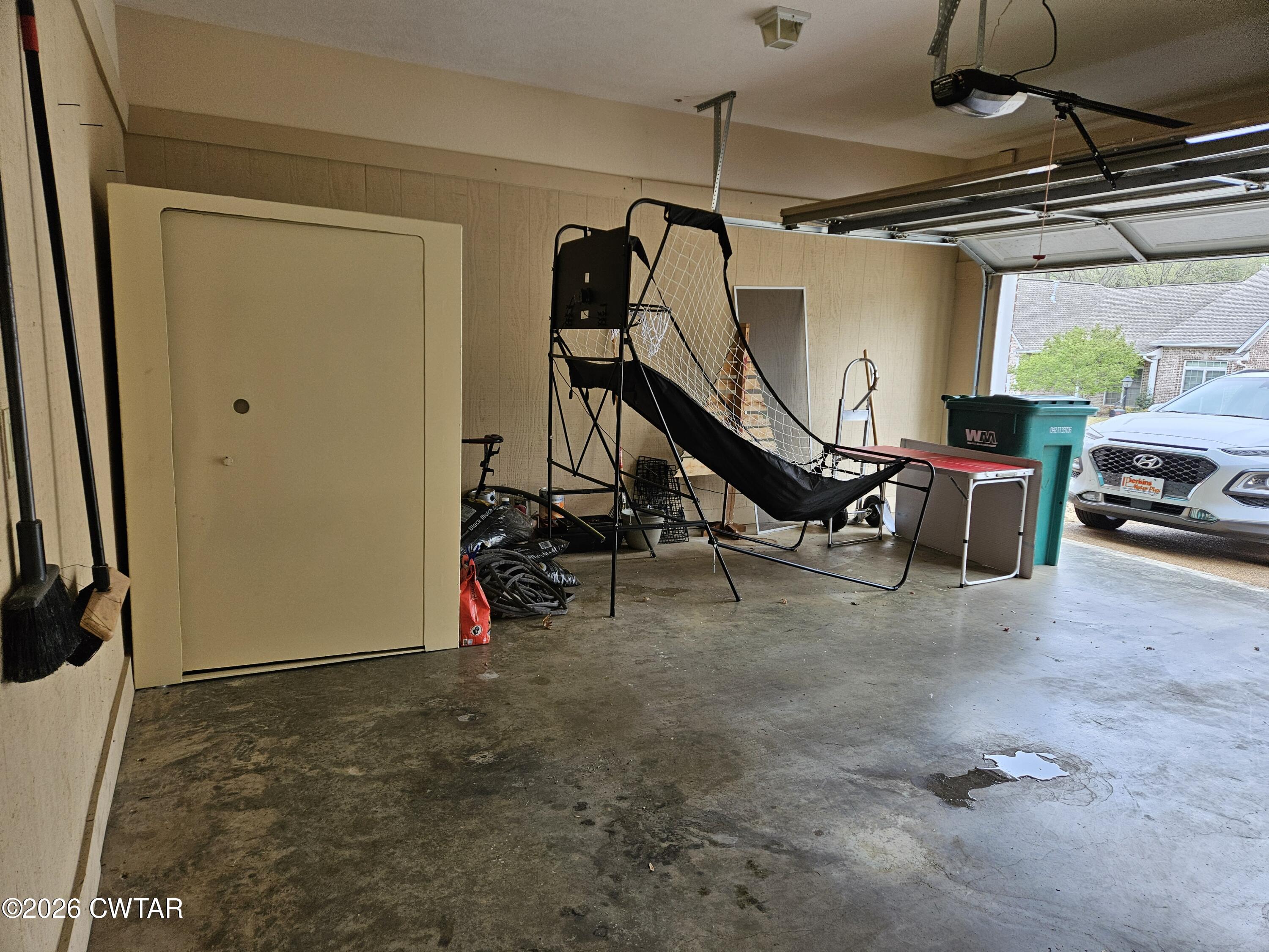 129 Quail Ridge Jackson, TN 38305 - Photo 30 of 35 a view of a room with gym equipment