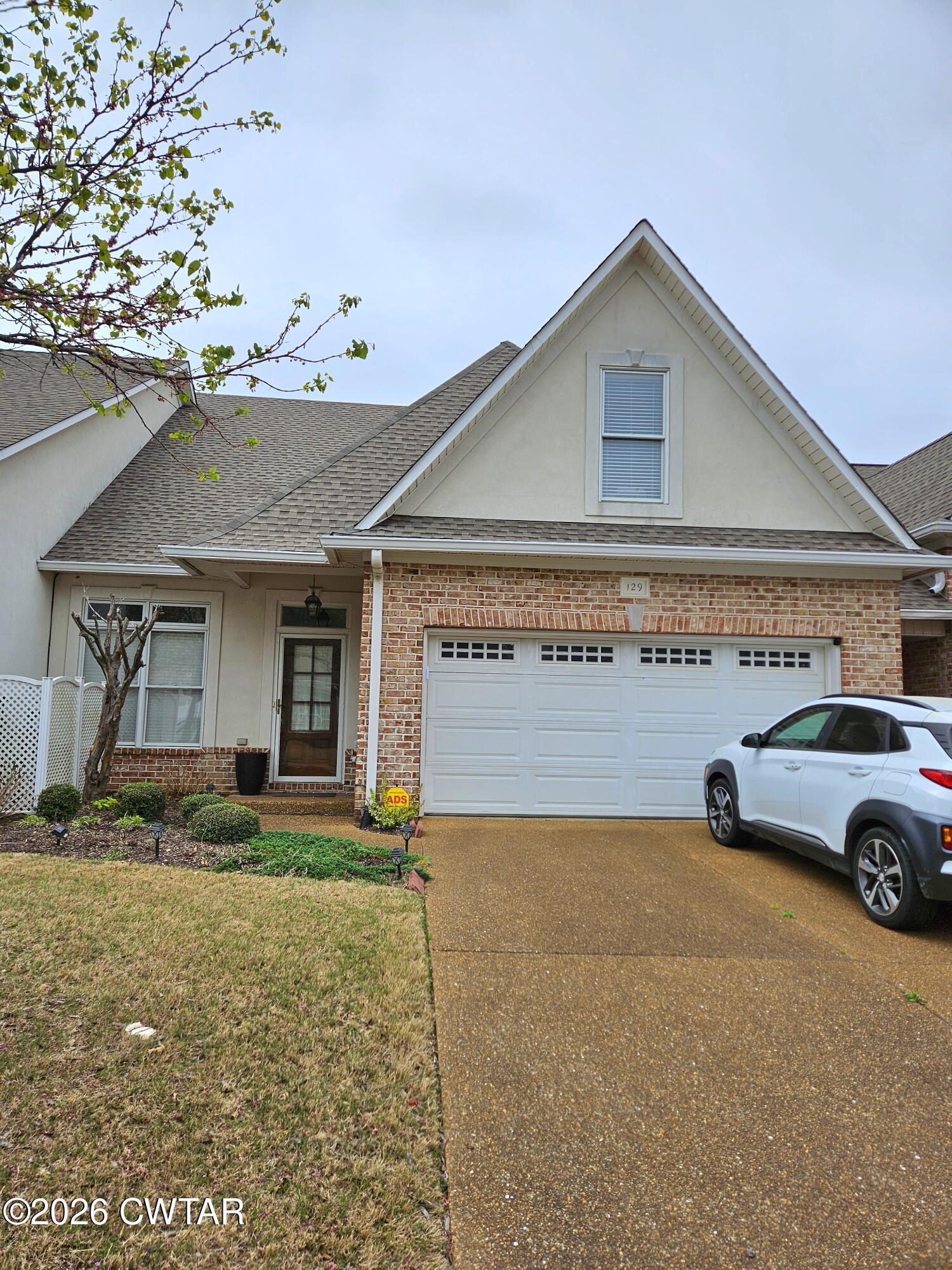 129 Quail Ridge Jackson, TN 38305 - Photo 34 of 35 a front view of house with yard