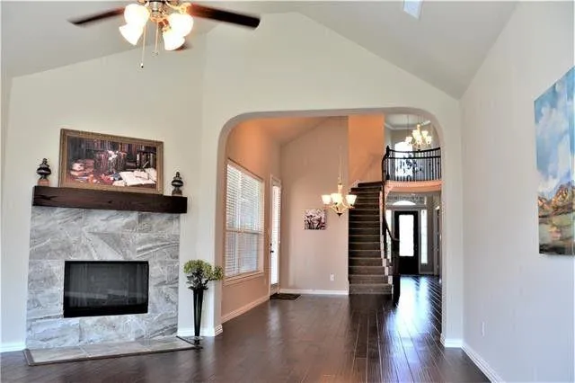 a view of empty room with window