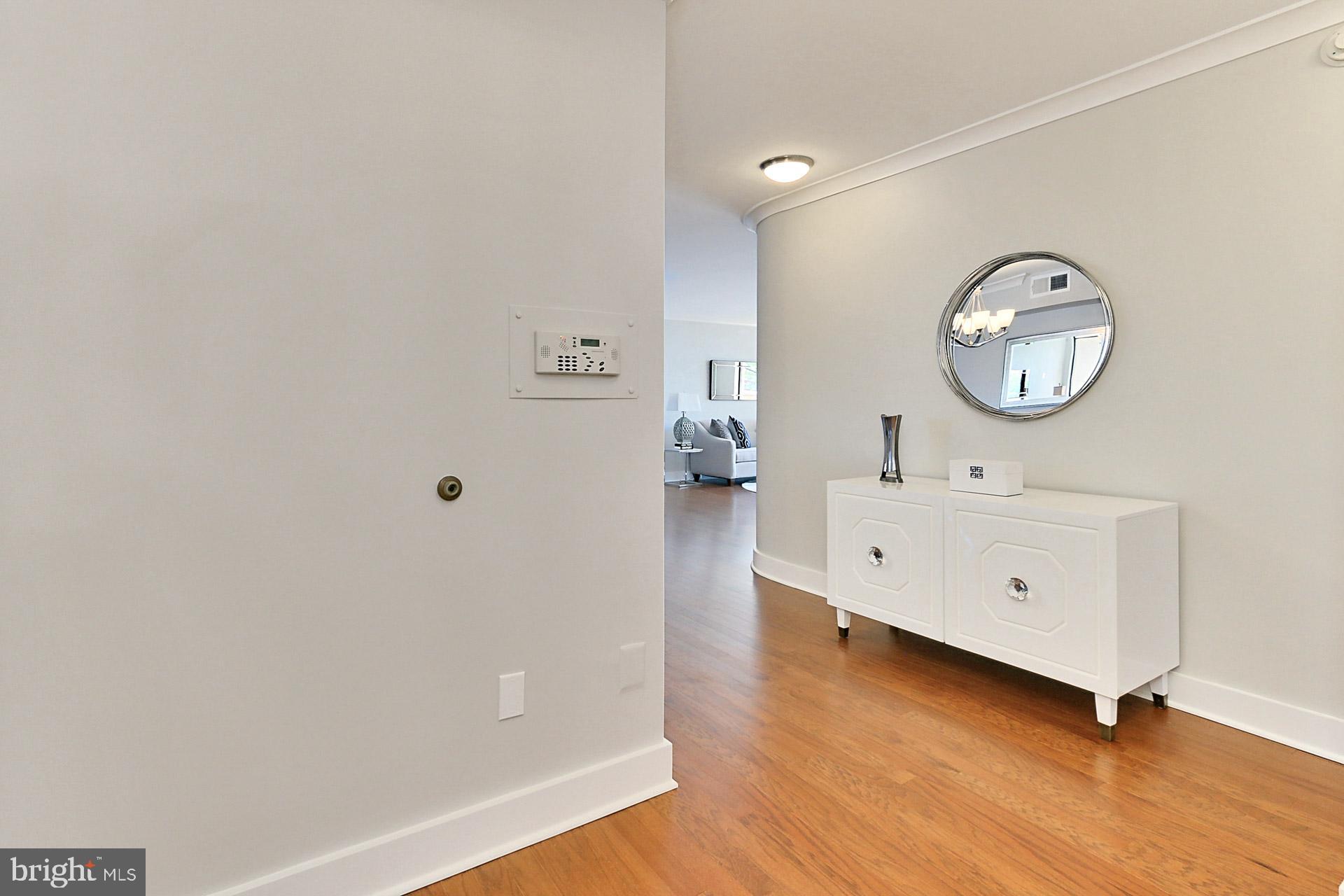 1101 South Arlington Ridge Road, Unit 309 Arlington, VA 22202 - Photo 6 of 47 Entrance towards LR