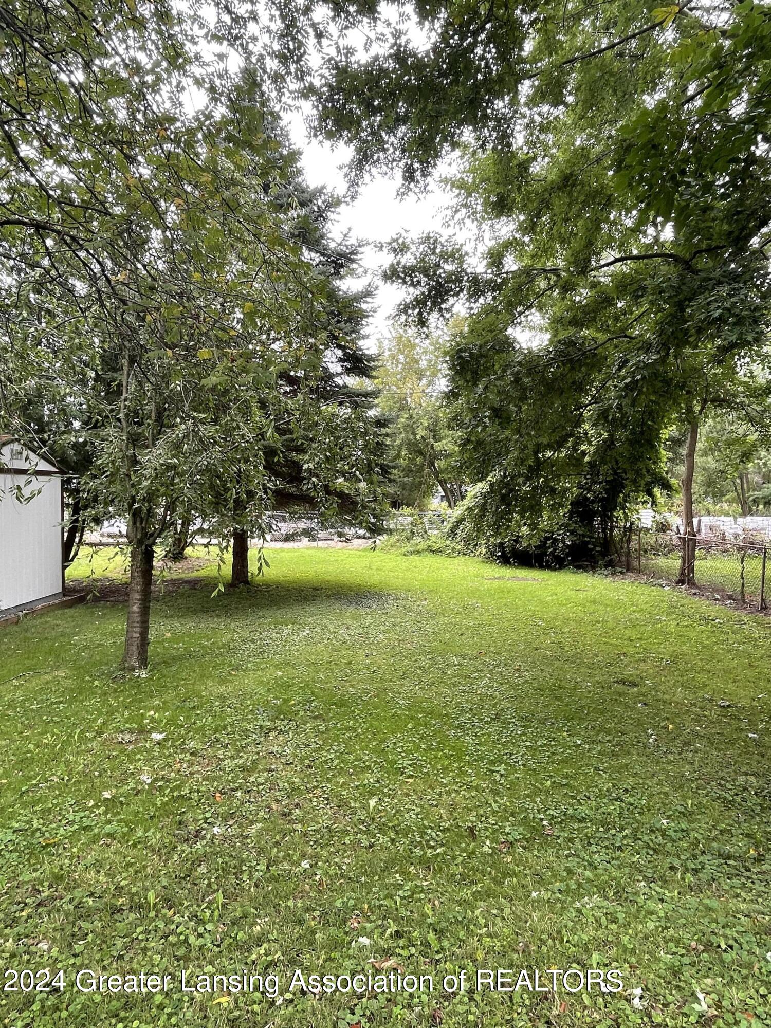 2009 Alpha Street Lansing, MI 48910 - Photo 25 of 26 24