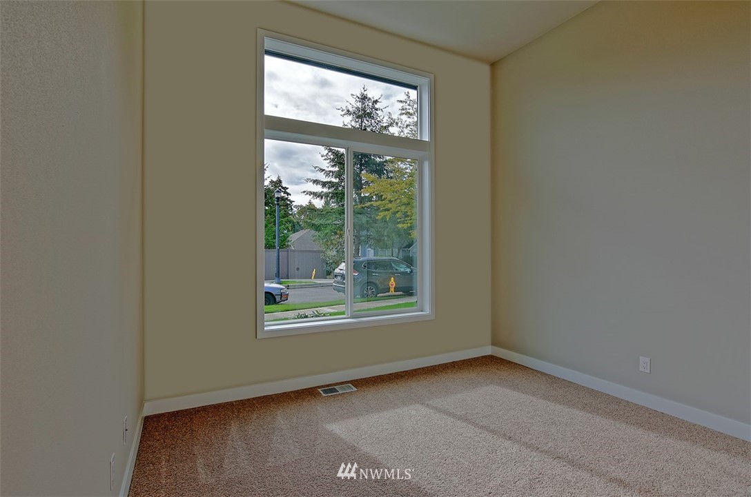 929 South 49th Street Renton, WA 98055 - Photo 4 of 20