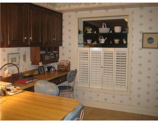 300 Fox Chapel Road, Unit 209 Pittsburgh, PA 15238 - Photo 7 of 15 Kitchen.