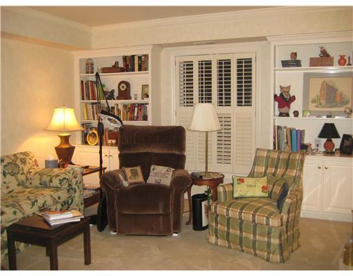 300 Fox Chapel Road, Unit 209 Pittsburgh, PA 15238 - Photo 10 of 15 Den.