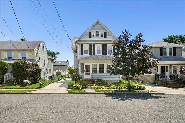 $3,500 | 55 Vernon Avenue, Unit 2, Rockville Centre, NY 11570