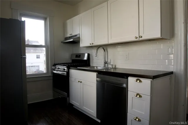 $3,500 | 55 Vernon Avenue, Unit 2, Rockville Centre, NY 11570