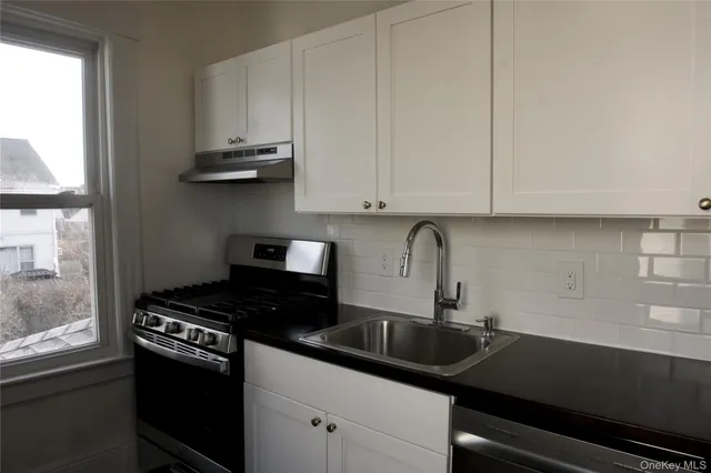 $3,500 | 55 Vernon Avenue, Unit 2, Rockville Centre, NY 11570