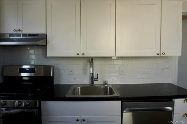 $3,500 | 55 Vernon Avenue, Unit 2, Rockville Centre, NY 11570