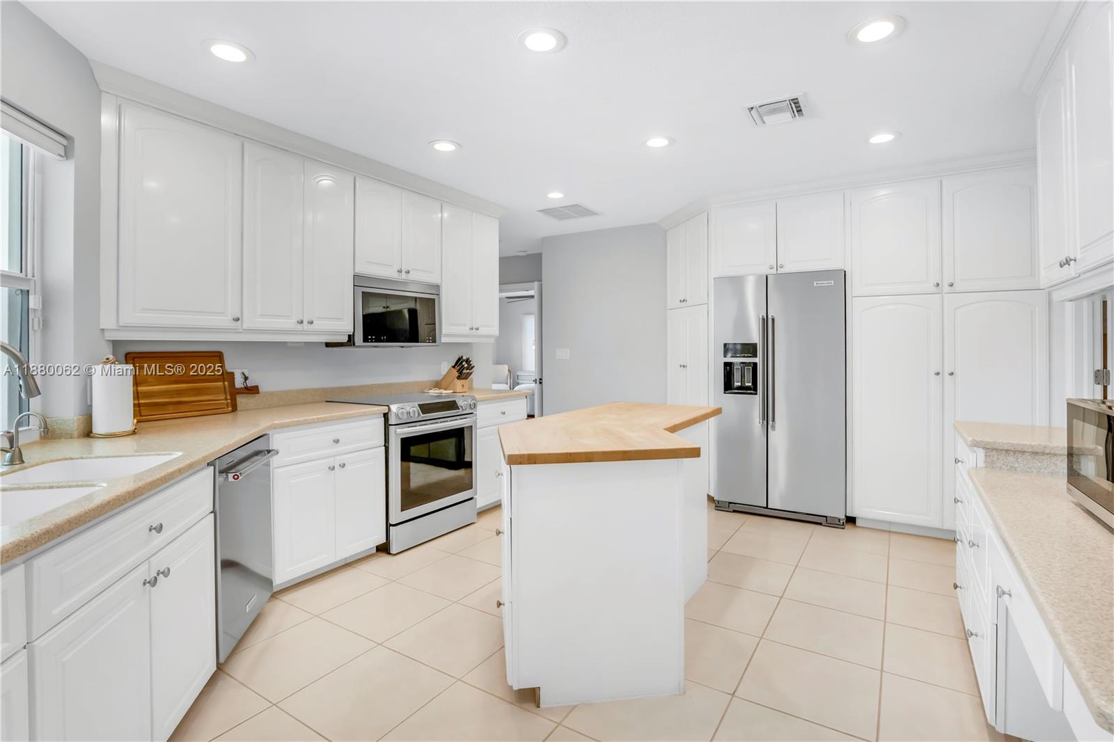 3921 Northeast 31st Avenue Lighthouse Point, FL 33064 - Photo 15 of 64