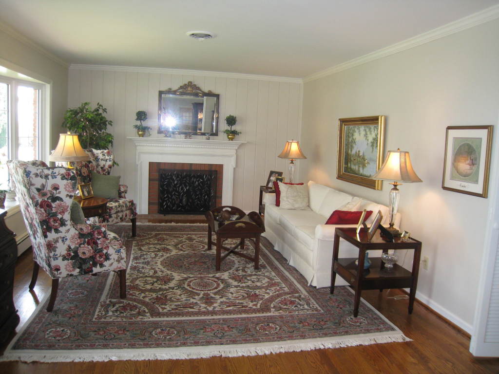 5834 Brahma Road Roanoke, VA 24018 - Photo 3 of 27 Living Room