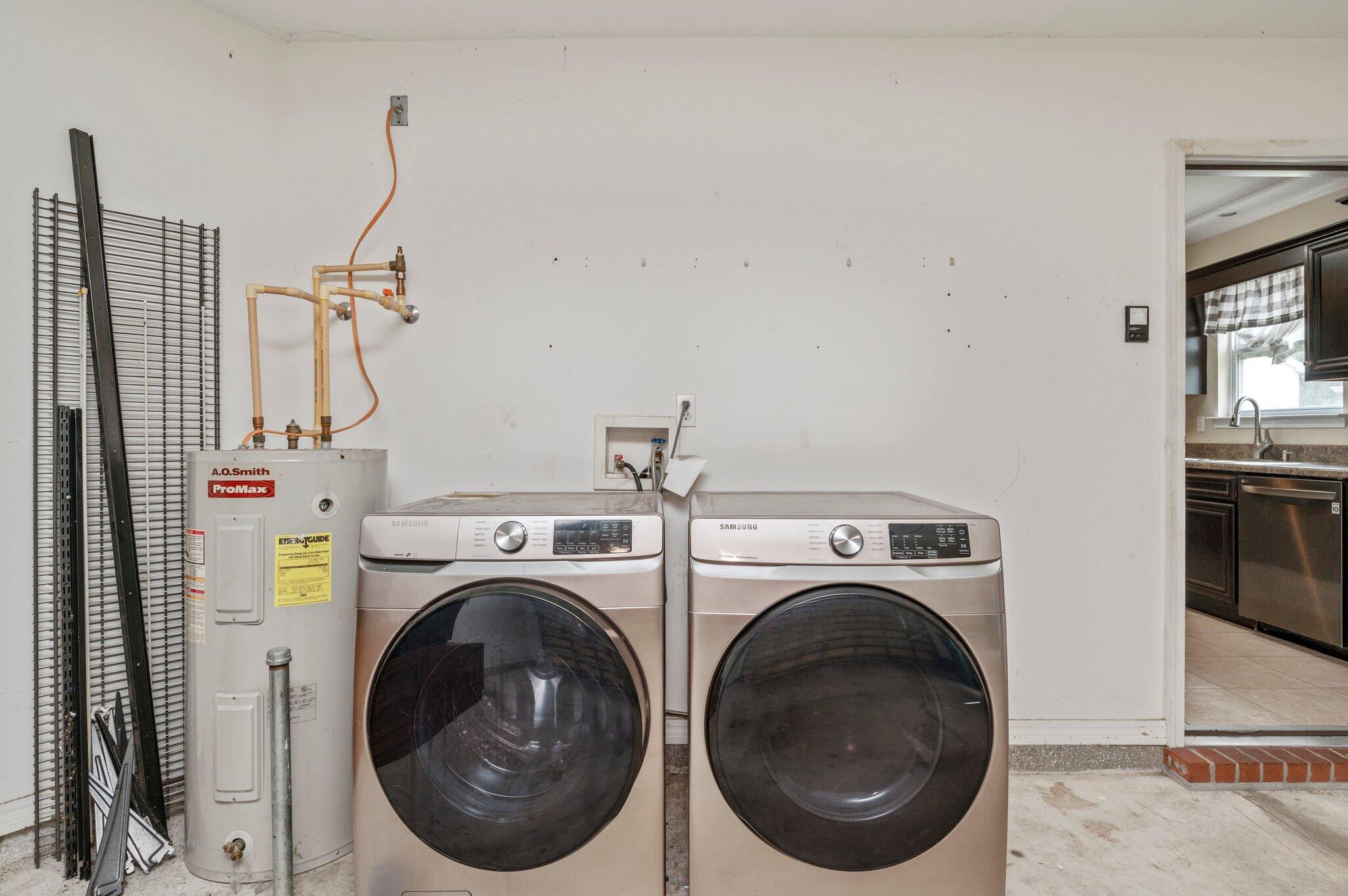 7 Snook Road Mary Esther, FL 32569 - Photo 31 of 38 a utility room with dryer and washer