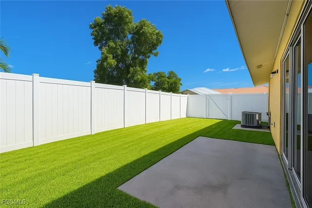 a view of a backyard with backyard