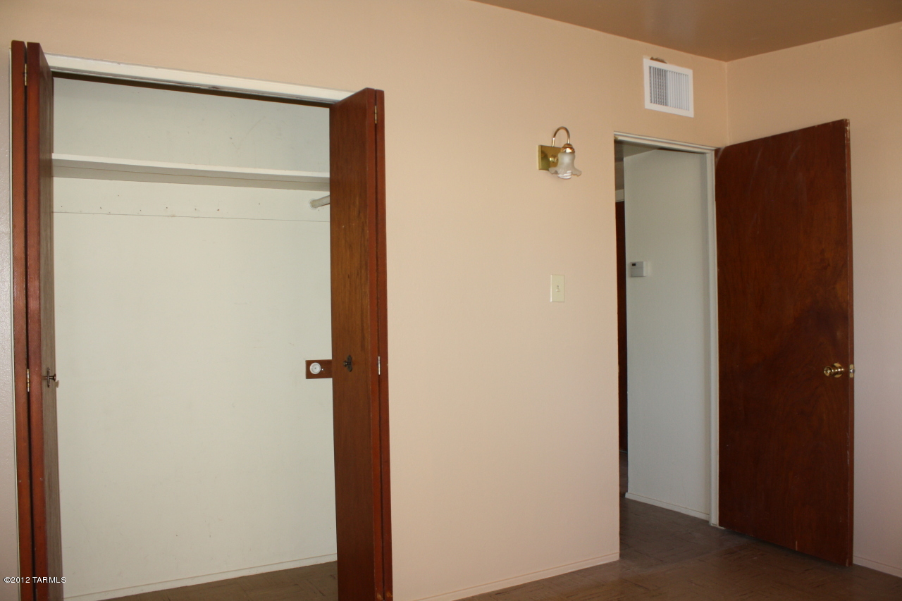 613 West Limberlost Drive Tucson, AZ 85705 - Photo 10 of 20