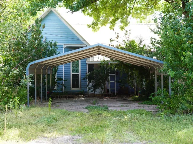 $49,000 | 304 East Brazos Street, Groesbeck, TX 76642