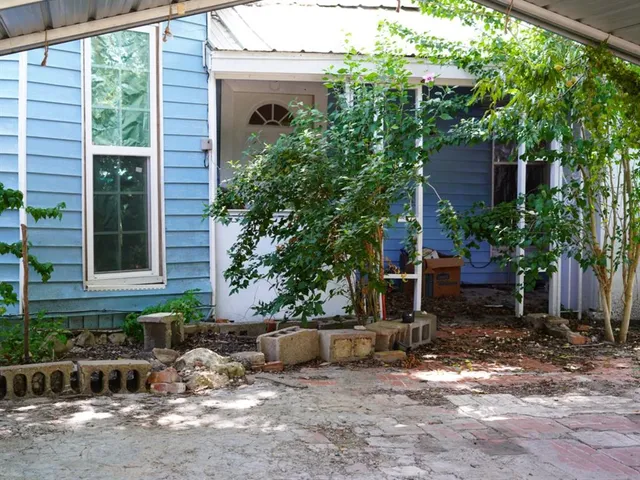 $49,000 | 304 East Brazos Street, Groesbeck, TX 76642