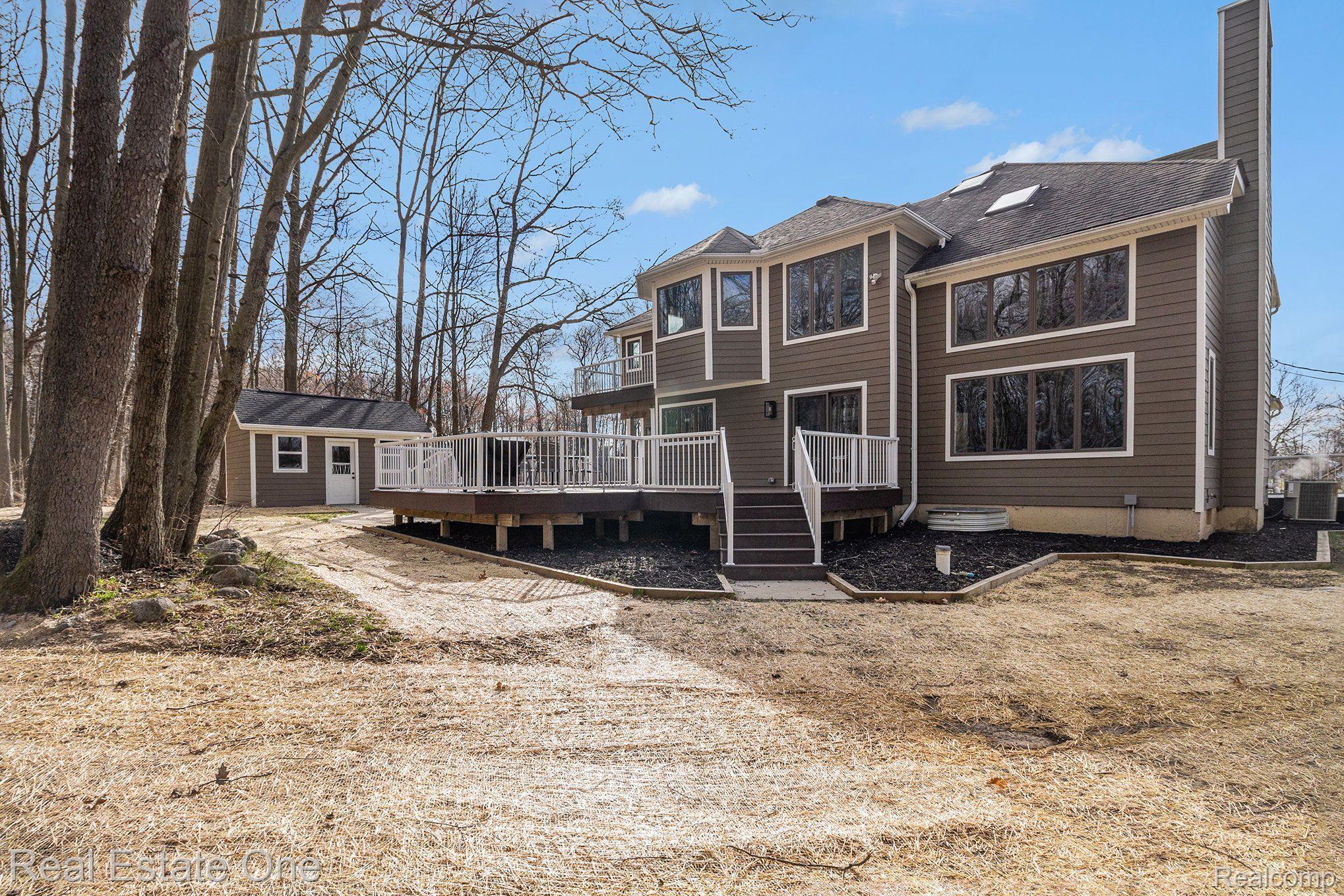 8155 Sheraton Park Road Fenton, MI 48430 - Photo 5 of 37