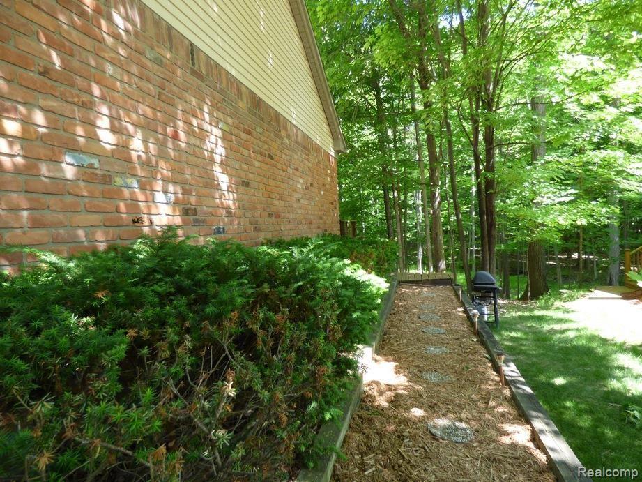 1350 Hathaway Rising Rochester, MI 48306 - Photo 30 of 38 219.jpg