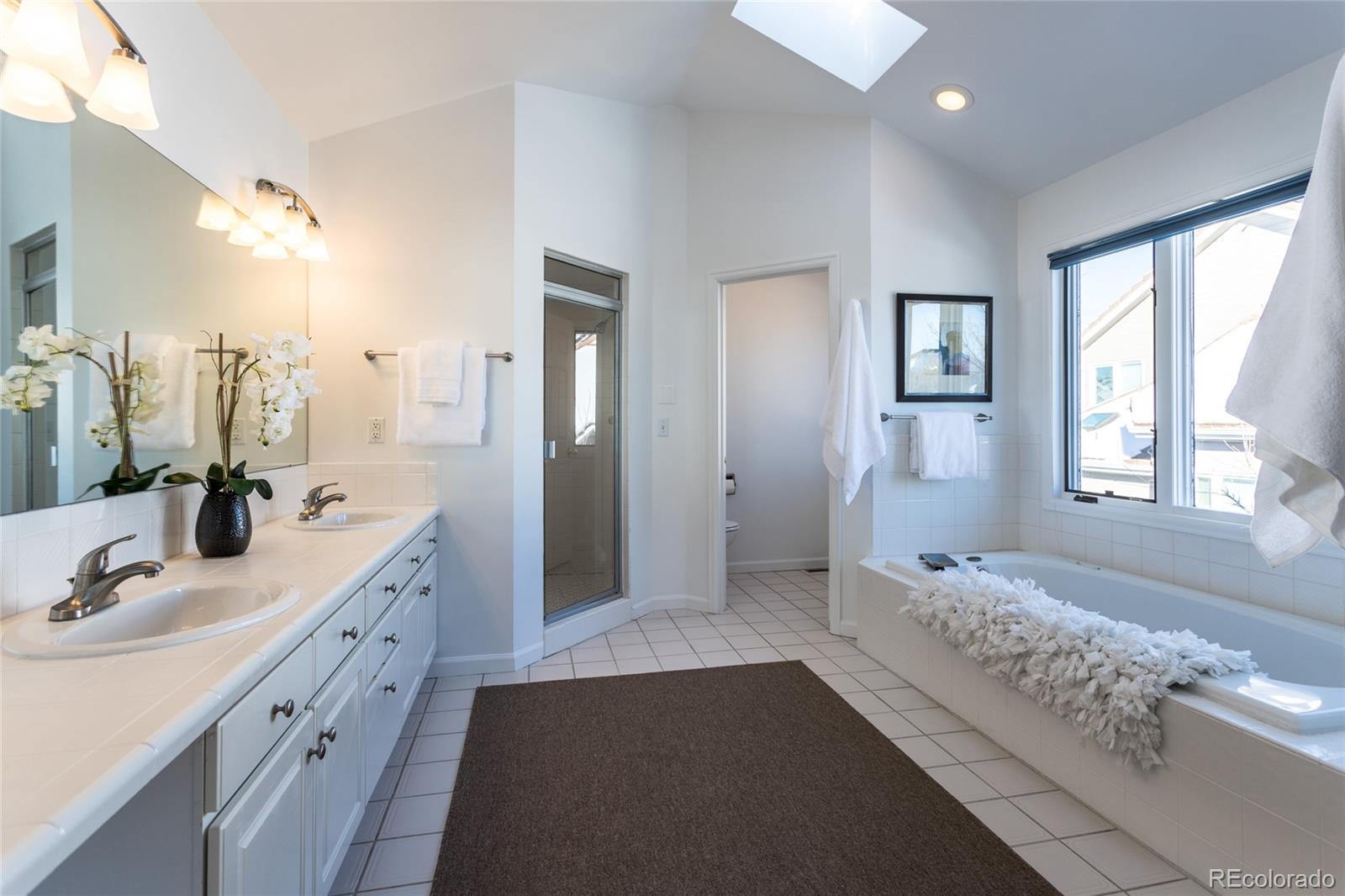 5659 College Place Boulder, CO 80303 - Photo 21 of 27 a bathroom with a double vanity sink and a bathtub