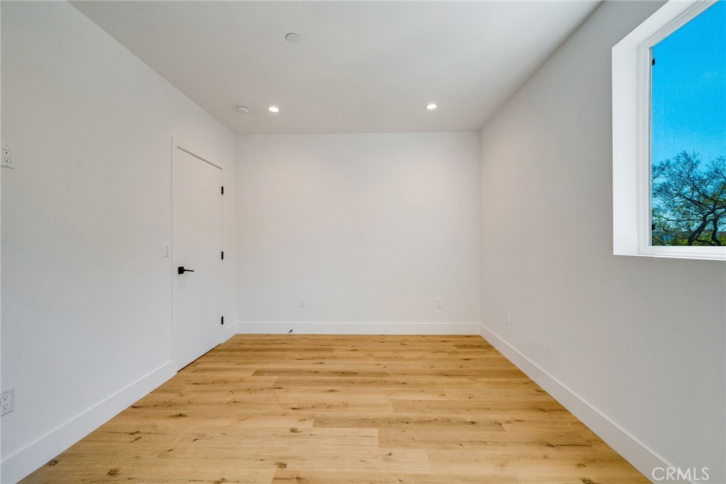 6201 La Mirada Avenue, Unit 7 Los Angeles, CA 90038 - Photo 7 of 20 a view of empty room