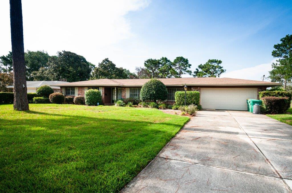 90 Country Club Road Shalimar, FL 32579 - Photo 7 of 41 a front view of house with a garden