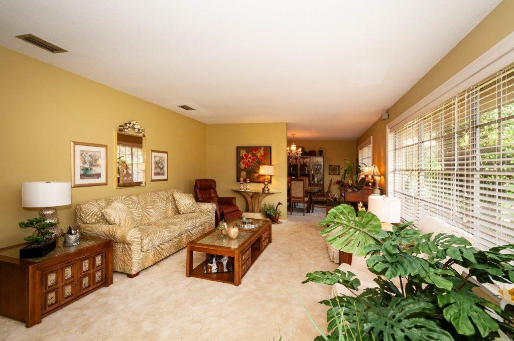 90 Country Club Road Shalimar, FL 32579 - Photo 9 of 41 a living room with furniture and a large window