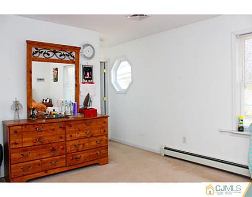 166 Winthrop Road Edison, NJ 08817 - Photo 14 of 17 a view of a dresser