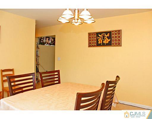 166 Winthrop Road Edison, NJ 08817 - Photo 8 of 17