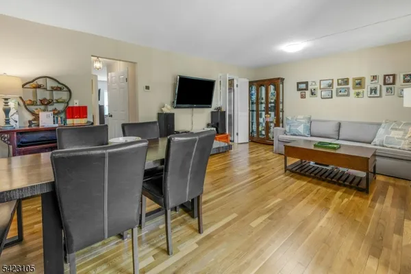 $475,000 | 14 Pembroke Drive, Mendham, NJ 07945
