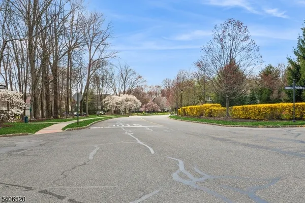 $475,000 | 14 Pembroke Drive, Mendham, NJ 07945