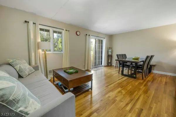 $475,000 | 14 Pembroke Drive, Mendham, NJ 07945