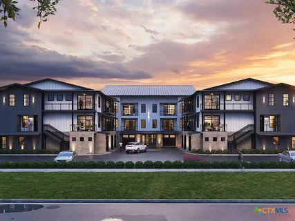 a view of a yard in front of house