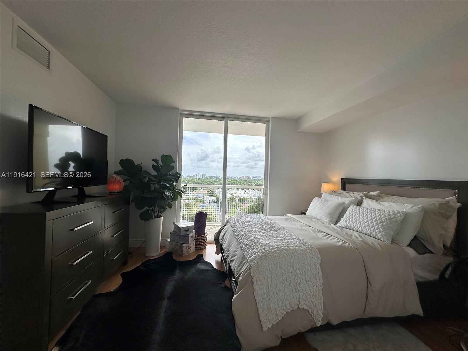 900 Southwest 8th Street, Unit 1010 Miami, FL 33130 - Photo 11 of 18