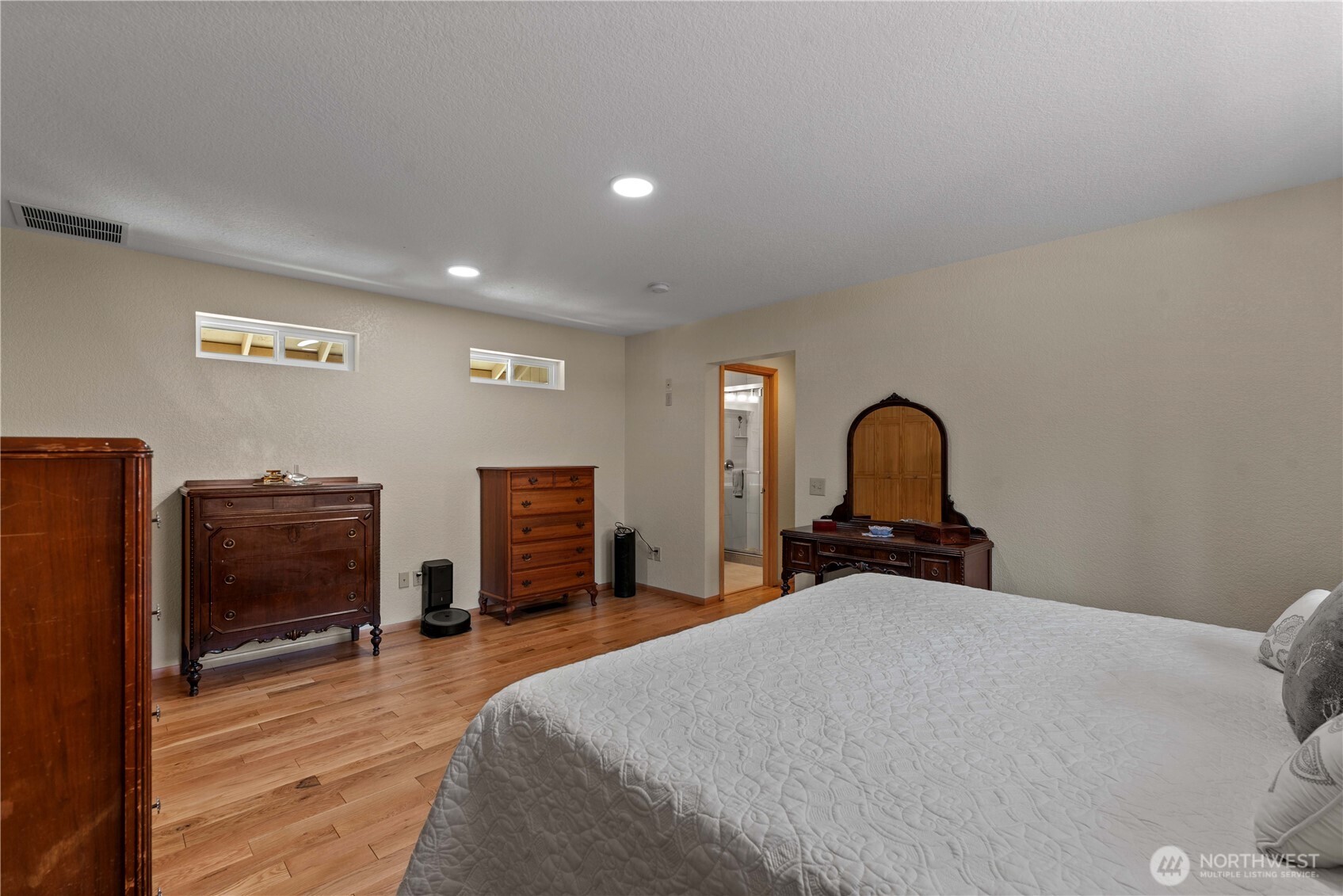 121 Benton Street Leavenworth, WA 98826 - Photo 16 of 37 a bedroom with a bed and a television